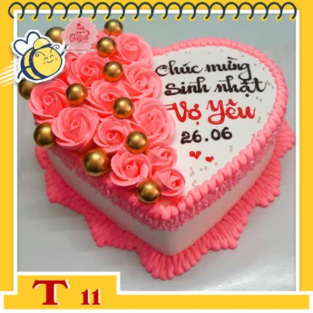 giới thiệu tổng quan Bánh kem trái tim T11 nền trắng hoa hồng đính bi viền màu hồng cực sống động