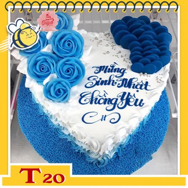 giới thiệu tổng quan Bánh kem trái tim T20 nền trắng trang trí hoa xanh và trái tim socola màu xanh dương