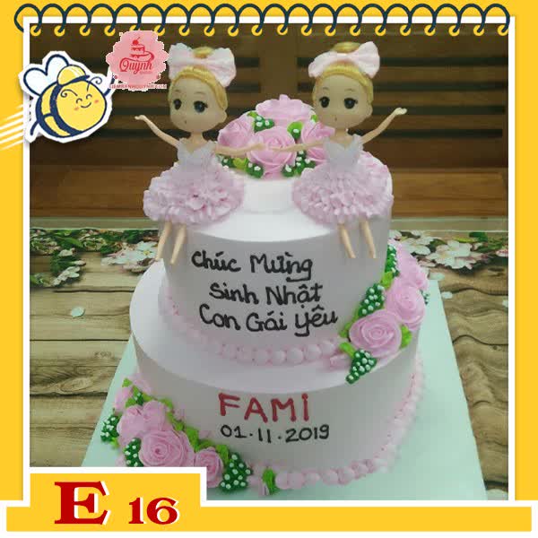 Bánh kem búp bê E16 2 bé ngồi trên bánh 2 tầng màu hồng siêu dễ thương