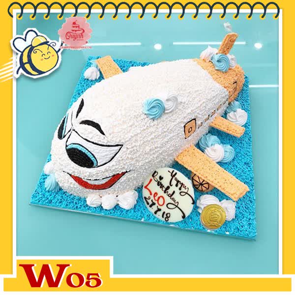 Bánh kem máy bay W05 màu trắng cánh vàng có khuôn mặt biểu cảm dữ dội