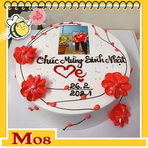 Bánh kem tặng mẹ M08 cành hoa đỏ uốn lượn quanh bức ảnh đẹp của Mẹ yêu ở giữa