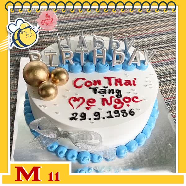 Bánh kem tặng mẹ M11 nền trắng viền chấm bi màu xanh cùng bộ phụ kiện nến happy birthday cực sang trọng