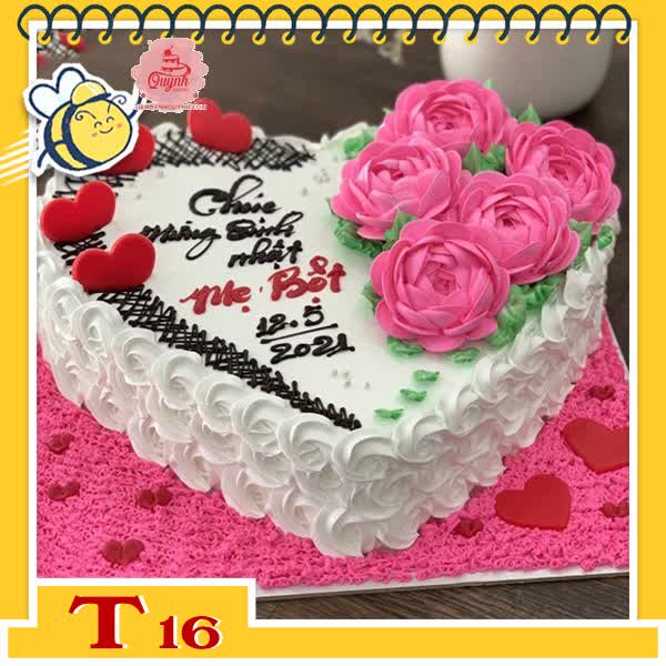 Bánh kem trái tim T16 nền trắng cách điệu bắt 5 hoa hồng ở và cung đường tim socola siêu xinh