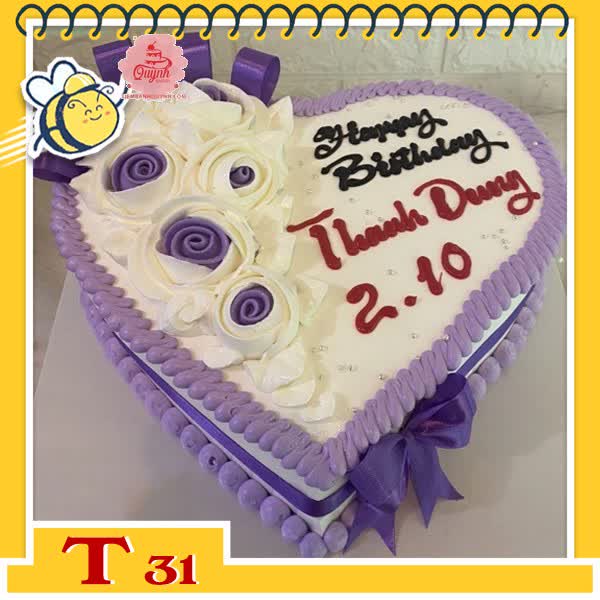Bánh kem trái tim T31 màu tím trắng phong cách cổ điển kèm bắt hoa nửa bên quen thuộc