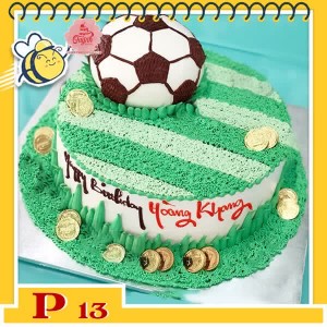 Bánh kem bé trai P13 quả bóng sân cỏ xanh tươi vui kèm đồng xu vàng