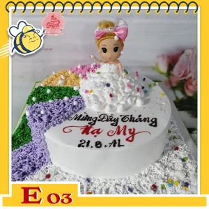 Bánh kem búp bê E03 váy trắng nền trắng có nhiều phần kẻ nhiều màu độc đáo ấn tượng