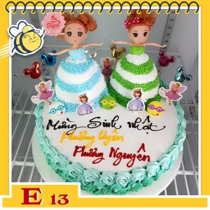 Bánh kem búp bê E13 2 bé váy xanh dương xanh lá trên cùng bánh 1 tầng đẹp lộng lẫy Bánh kem búp bê E13 2 bé váy xanh dương xanh lá trên cùng bánh 1 tầng đẹp lộng lẫy