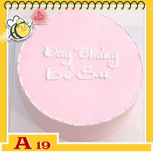 Bánh kem sinh nhật đơn giản A19 màu hồng viền trắng xung quanh ghi chữ màu trắng phong cách Hàn Quốc