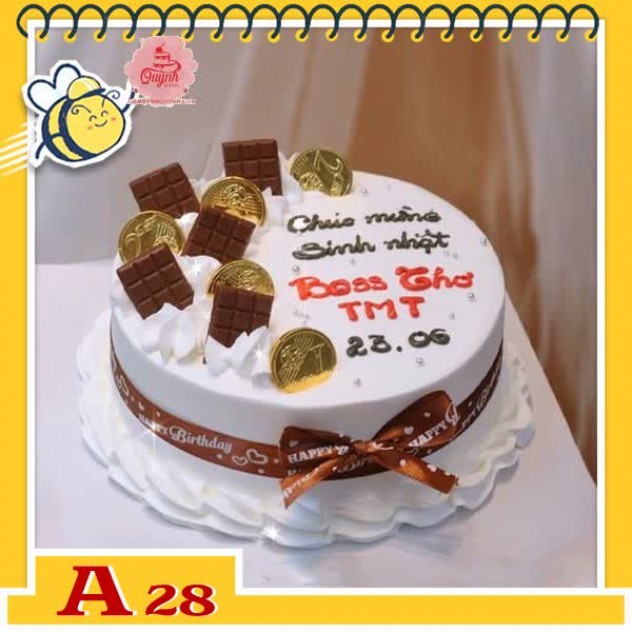 giới thiệu tổng quan Bánh kem sinh nhật đơn giản A28 nền màu trắng gắn xu tiền và socola thắt nơ nâu đẹp tinh khôi