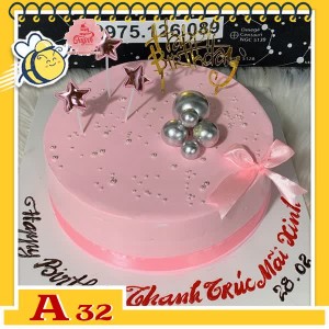 Bánh kem sinh nhật đơn giản A32 nền màu hồng cắm nhiều phụ kiện mới nhất đẹp tối giản Bánh kem sinh nhật đơn giản A32 nền màu hồng cắm nhiều phụ kiện mới nhất đẹp tối giản