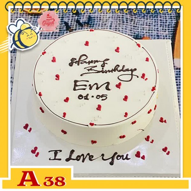 giới thiệu tổng quan Bánh kem sinh nhật đơn giản A38 nền màu trắng chấm tim đỏ nho nhỏ cực dễ thương