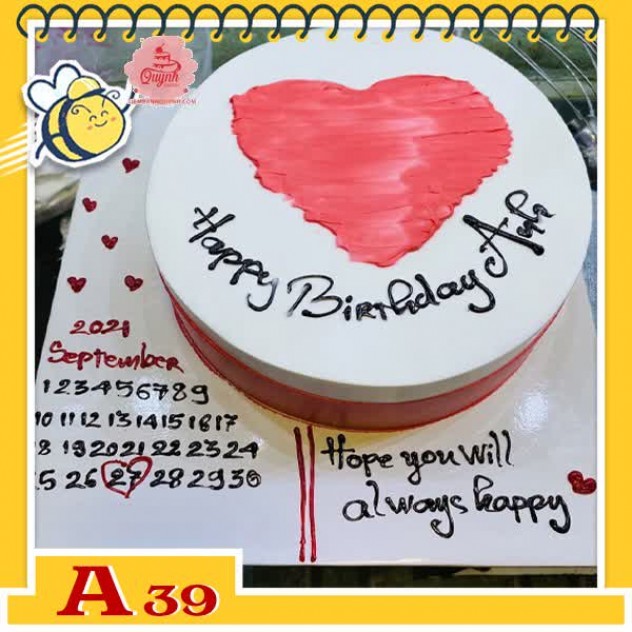 giới thiệu tổng quan Bánh kem sinh nhật đơn giản A39 nền màu trắng trên mặt bánh vẽ trái tim đỏ và vẽ lịch tháng ở đế bánh