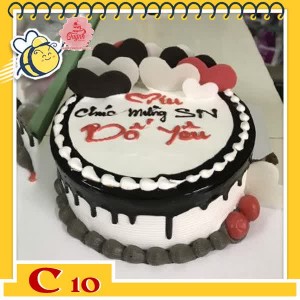 Bánh kem tặng cha C10 phủ socola trên nền bánh trắng cùng vài trái tim socola cắm 1 bên đẹp mắt