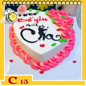 Bánh kem tặng cha C13 trái tim trắng viền kem và hoa màu hồng đỏ làm nổi bật chữ Cha thư pháp trên bánh Bánh kem tặng cha C13 trái tim trắng viền kem và hoa màu hồng đỏ làm nổi bật chữ Cha thư pháp trên bánh