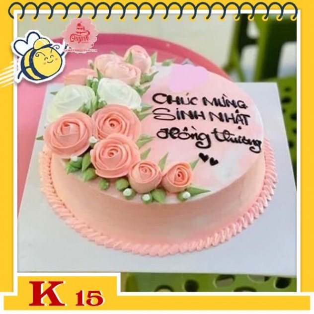 giới thiệu tổng quan Bánh kem tặng khách hàng K15 nền hồng bắt hoa màu hồng và trắng đơn giản nhưng đẹp tuyệt vời