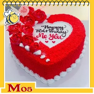 Bánh kem tặng mẹ M05 trái tim màu đỏ bắt hoa đẹp ở nửa bên xen màu trắng tinh tế Bánh kem tặng mẹ M05 trái tim màu đỏ bắt hoa đẹp ở nửa bên xen màu trắng tinh tế