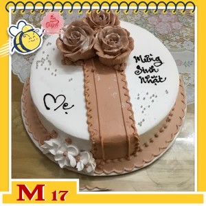 Bánh kem tặng mẹ M17 nền trắng vòng hoa màu nâu rất phù hợp với mẹ yêu