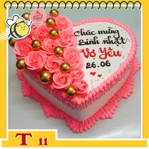 Bánh kem trái tim T11 nền trắng hoa hồng đính bi viền màu hồng cực sống động Bánh kem trái tim T11 nền trắng hoa hồng đính bi viền màu hồng cực sống động