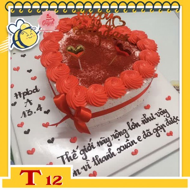 giới thiệu tổng quan Bánh kem trái tim T12 viền đỏ phủ bột red velved ghi chữ ở đế bánh xúc động tình cảm