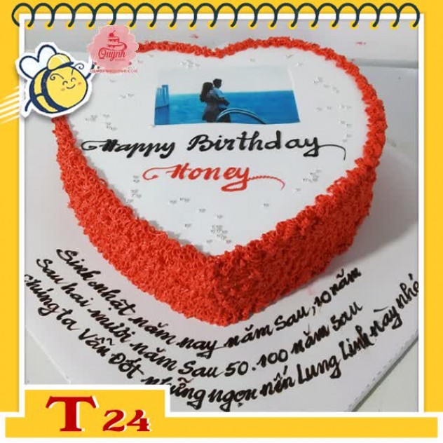 giới thiệu tổng quan Bánh kem trái tim T24 nền trắng thân đỏ kèm in ảnh đặc biệt với dòng tâm thư ấn tượng ở đế bánh